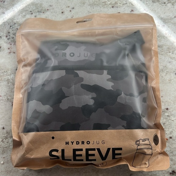 HydroJug  Camo Insulated Sleeve  in Black and Gray - Picture 6 of 7